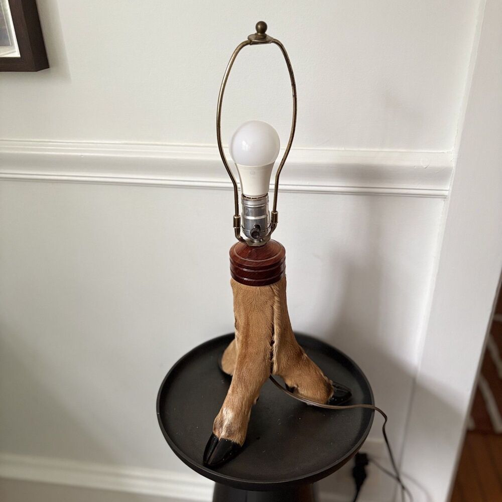 Vintage Taxidermy Deer Hoof Lamp 3 Leg Tripod Base Rustic Cabin Lodge Decor Work - Picture 5 of 13